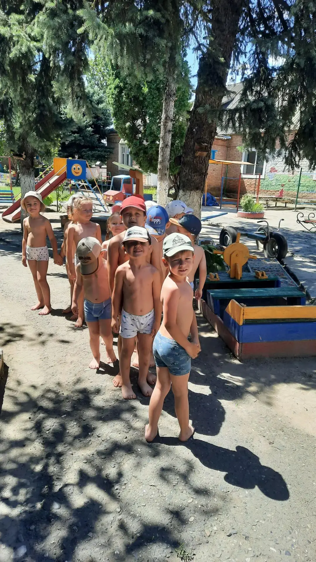«Закаливание воспитанников с помощью хождения босиком».
Средняя группа «Сказка», педагог Никифорова 