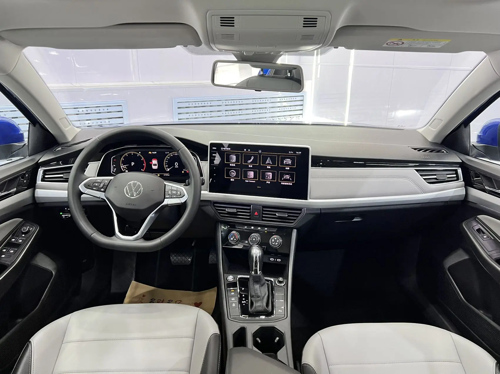 🚗 Volkswagen Bora 200TSI DSG Smart PRO (2023) 🚗  В наличии в Китае 🇨🇳 (Уссурийск)  Характеристики:  