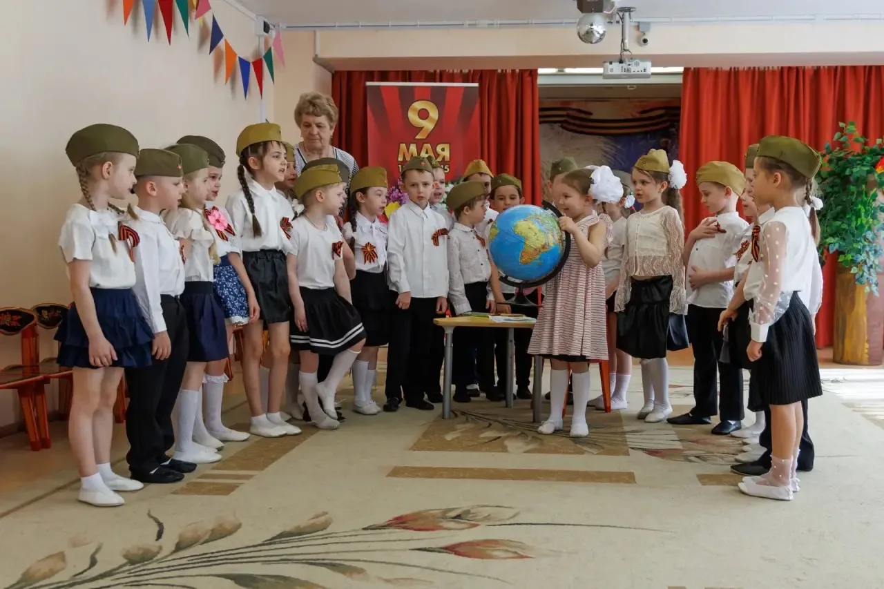 🎖️ Никто не забыт, ничто не забыто  💫 В старшей группе детского сада «Росток» прошло праздничное мер