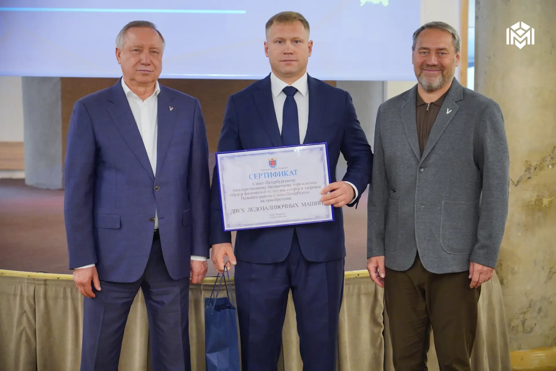 Во время посещения Выставки достижений Невского района губернатор Александр Беглов особ...