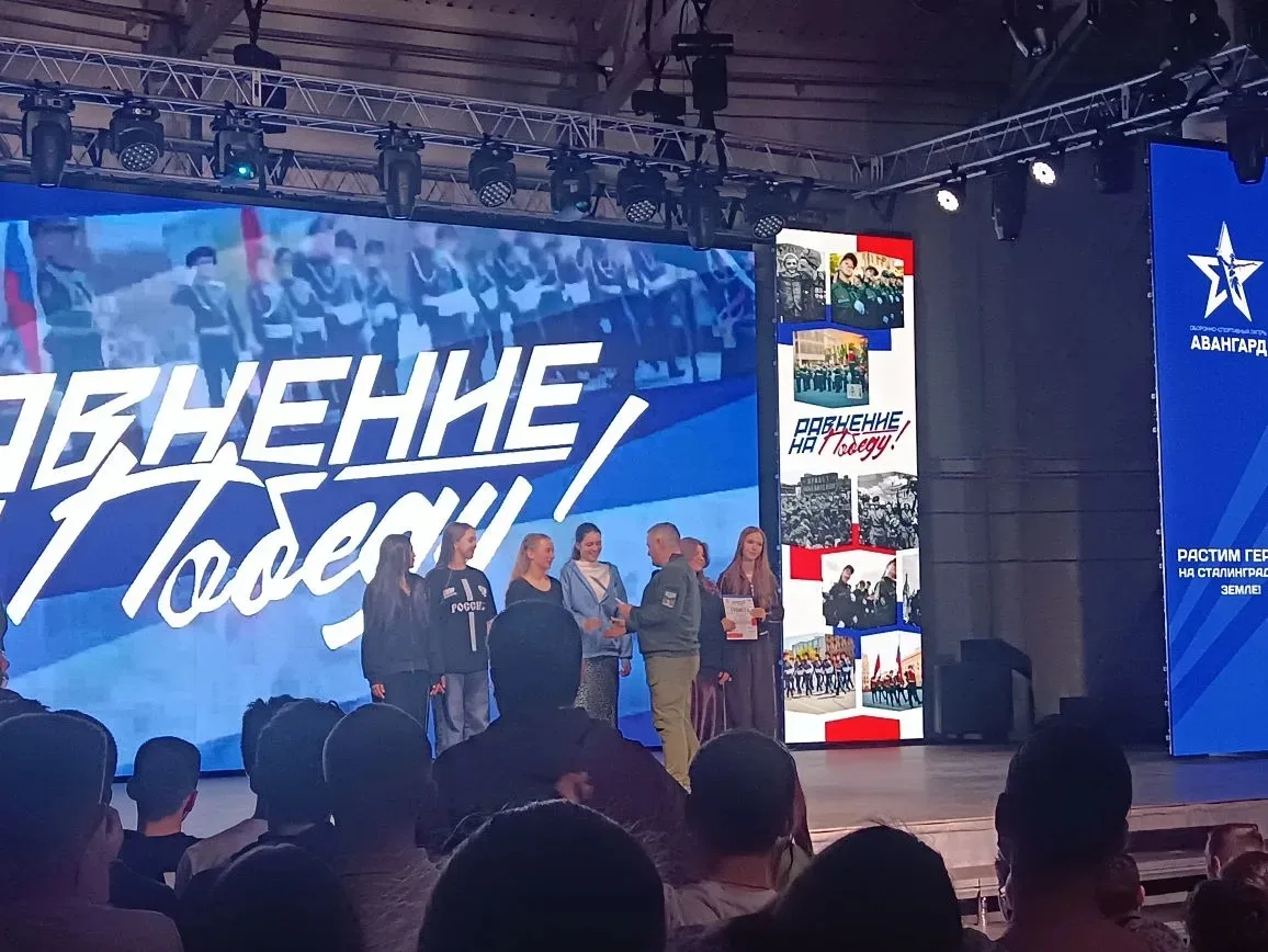 🇷🇺 Честь. Дисциплина. Подготовка к главному параду страны!  С 23 марта наши гимназистки — Ермакова И