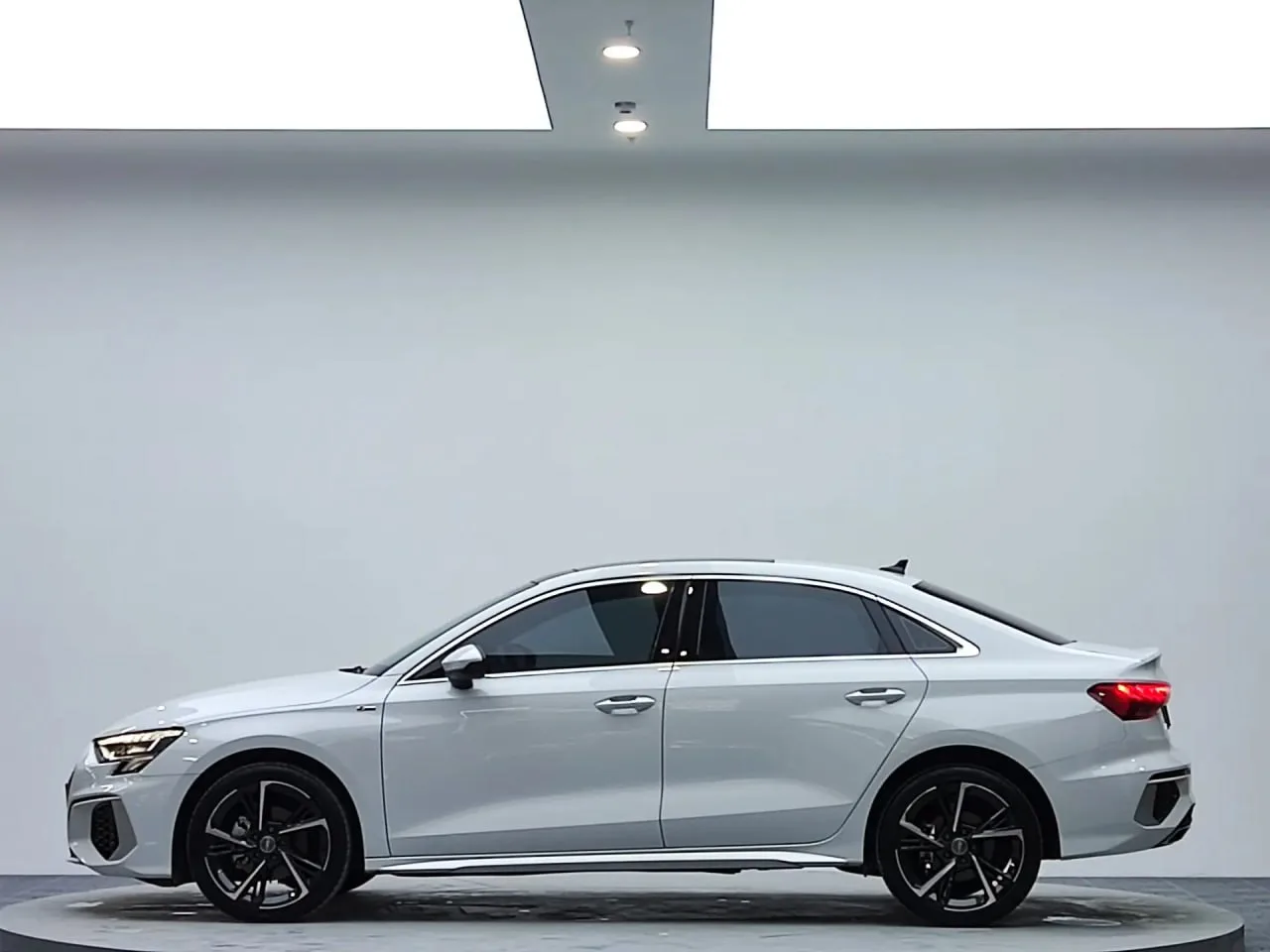 🇩🇪Audi A3L Limousine 35 TFSI  под заказ из Китая!  • 2021/12 • 1.4 л. бензин/2WD/150 л.с. • пробег -