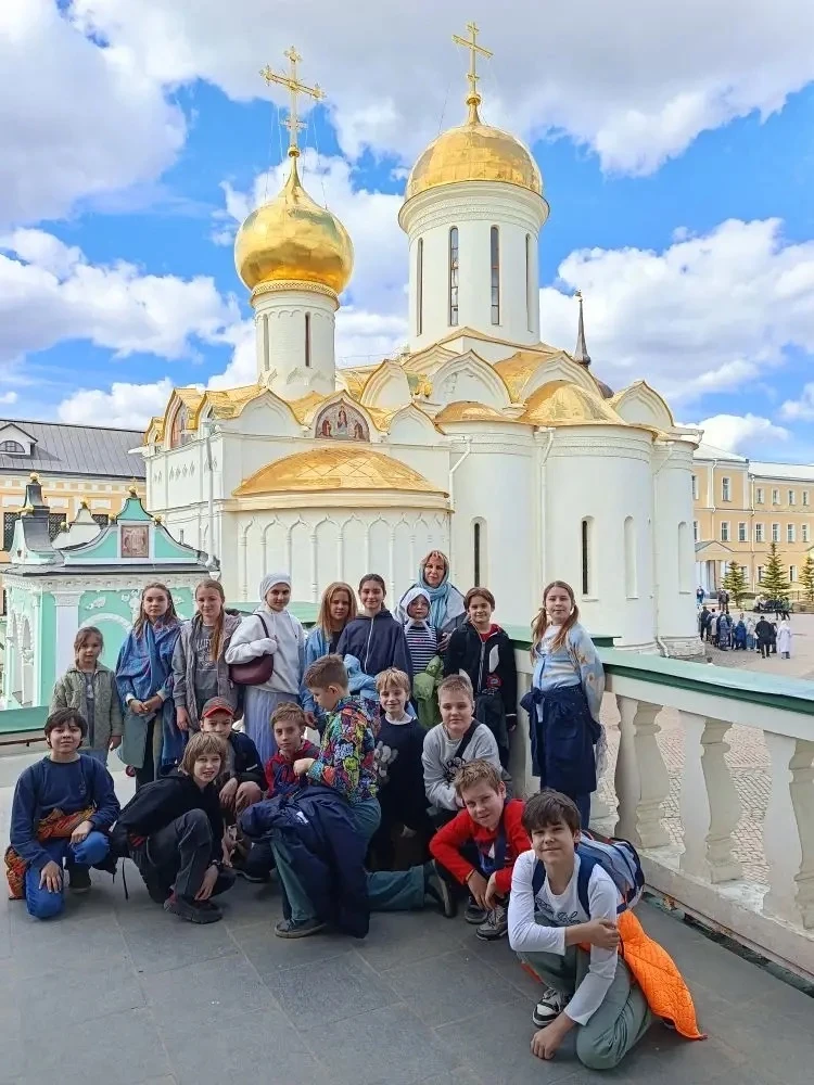 Субботнее путешествие 🧳  🤗 Ученики 4 класса «Б» в выходные побывали в Сергиевом Посаде, где посетили