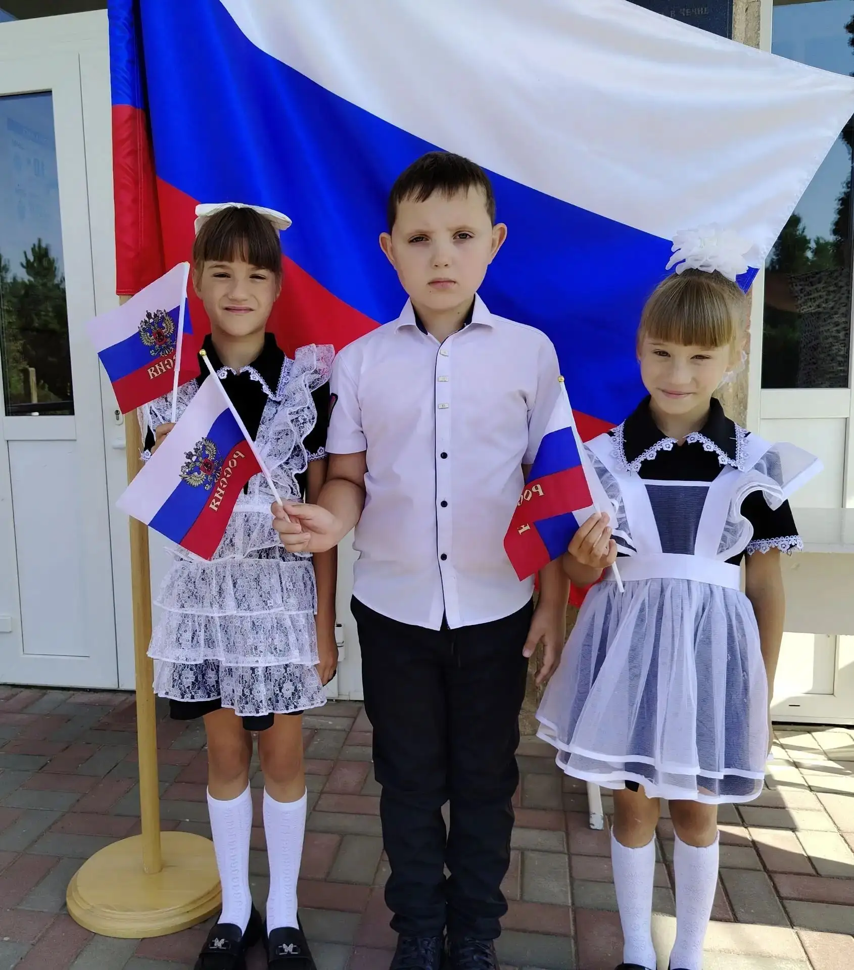 🇷🇺 Акция «Флаги России». Наши участники — ученики 2 класса.
