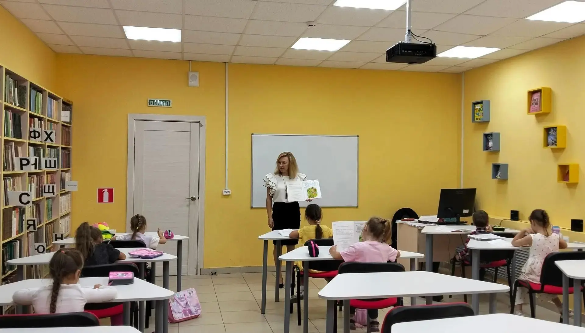 1 сентября начались занятия в школе раннего развития "Умницы и умники". Сегодня малыши ...
