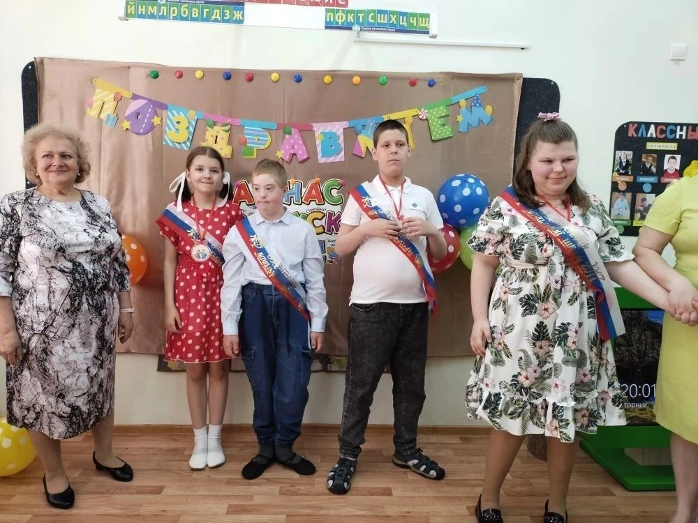 Наши замечательные четвероклассники из 4б класса 22 мая отметили окончание начальной шк...