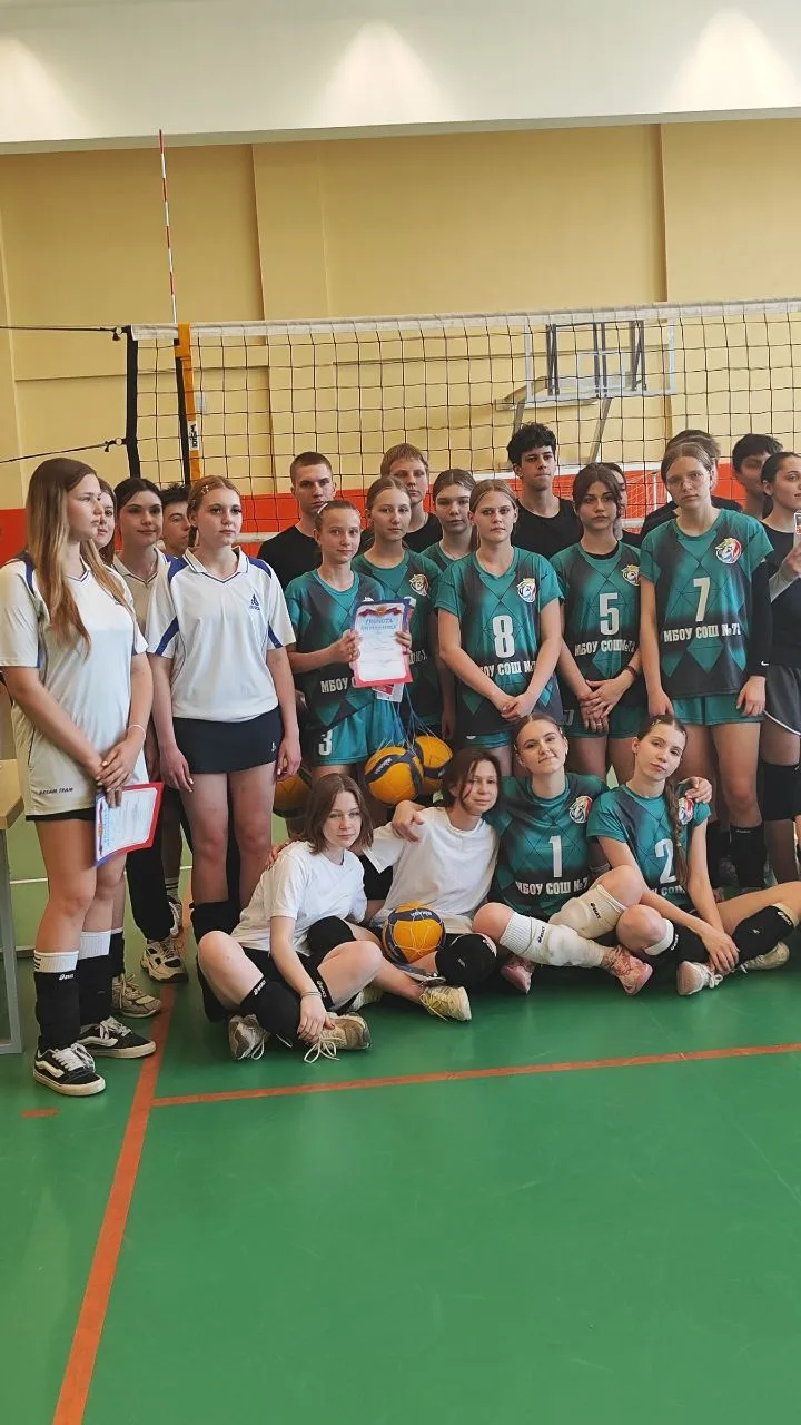 Вот и завершились соревнования  Брянской школьной лиги волейбола -  женская команда МБОУ СОШ №72 зан