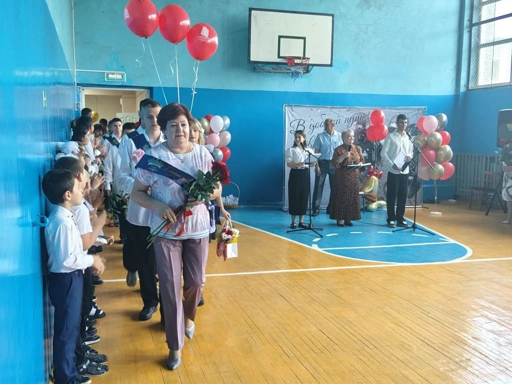 🔔🎉 Сегодня, 26 мая 2026 года, в нашей школе прошёл последний звонок для выпускников 9-11 классов. 