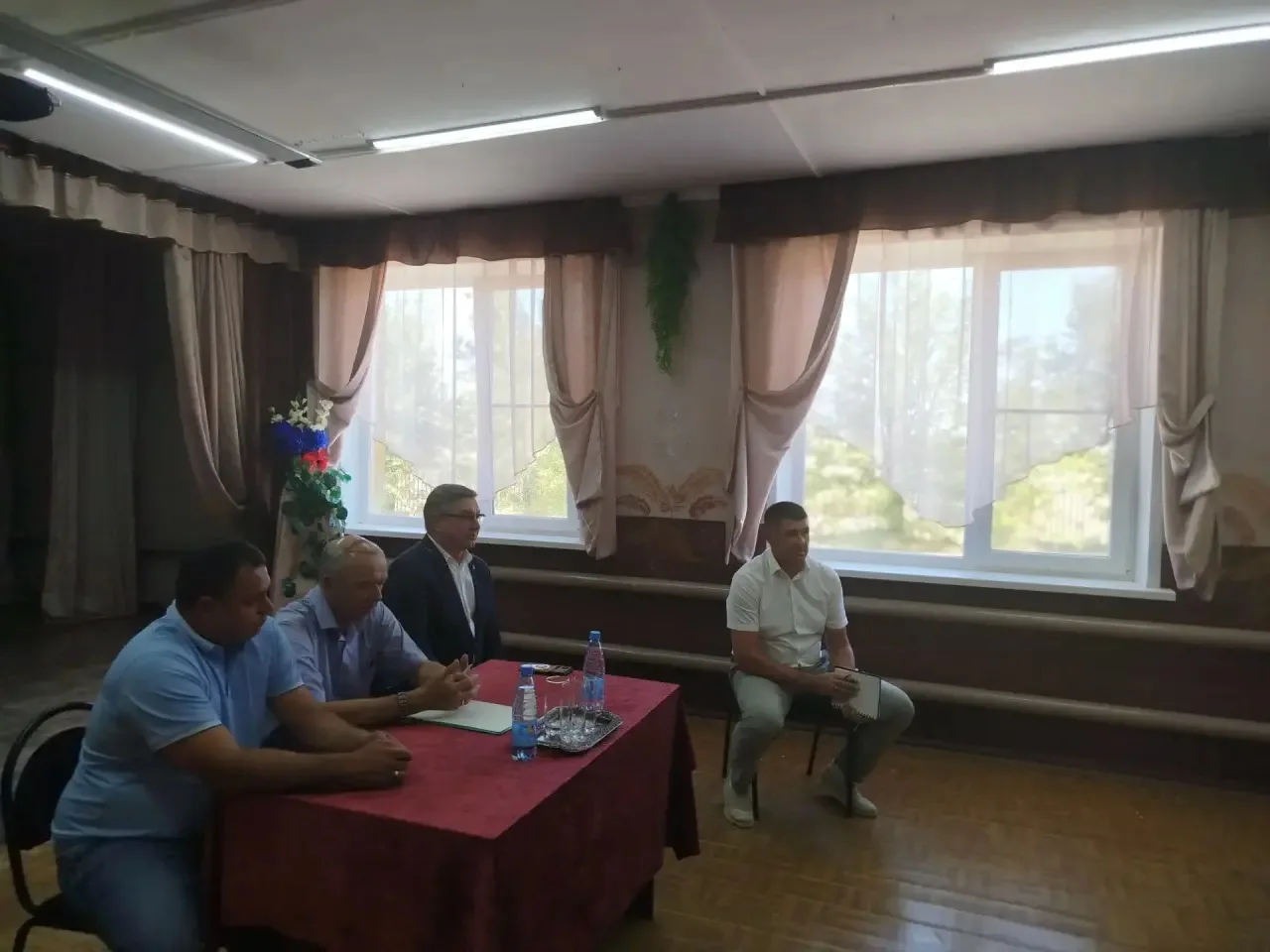 В ходе рабочей поездки в село Пологое Займище обсудили с жителями наиболее острые пробл...