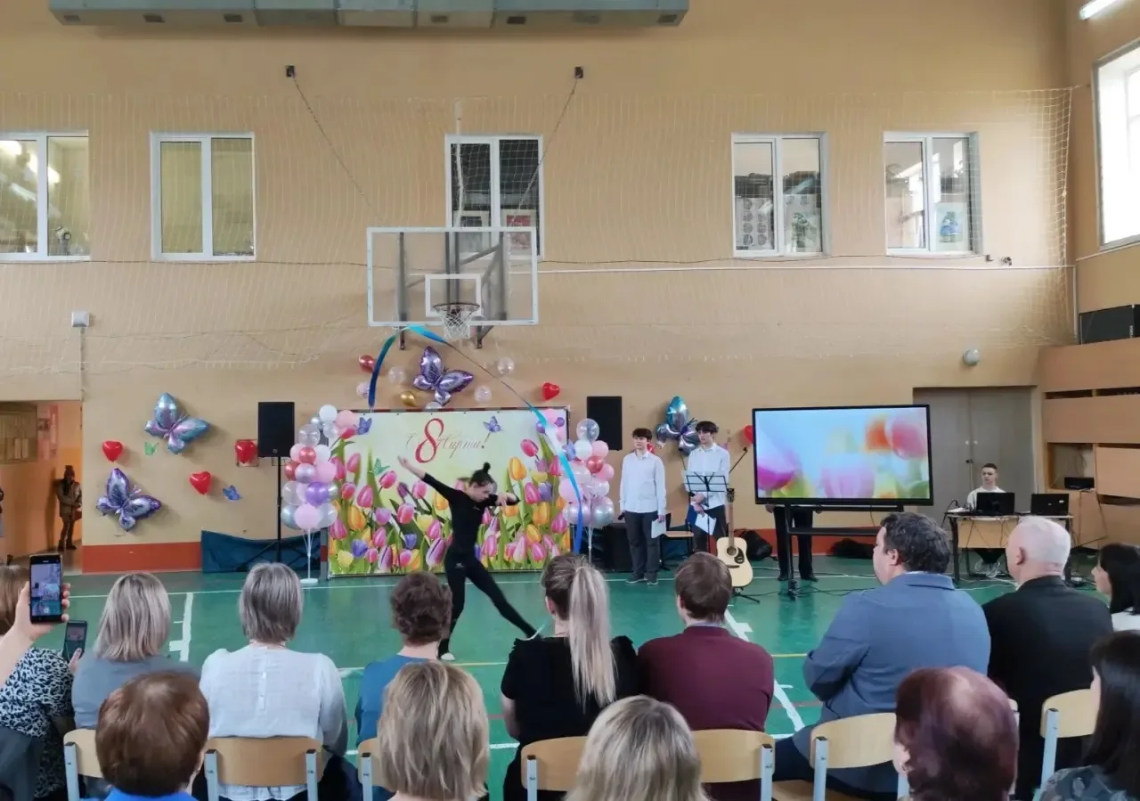 🎉✨ Праздники мужества и нежности: как мы отметили 23 Февраля и 8 Марта в нашей школе! ✨💖  В самом на