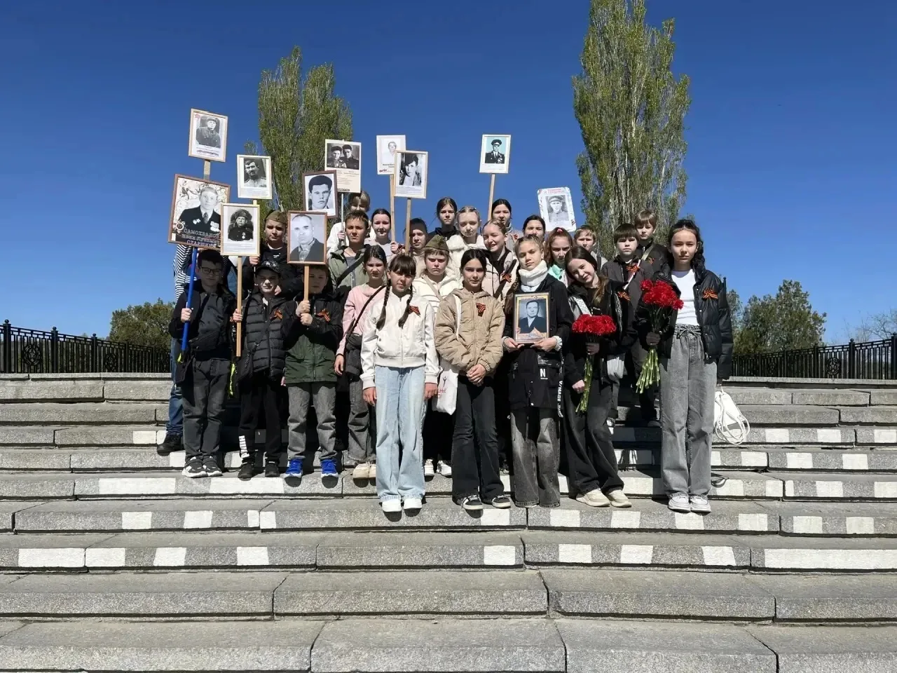 5д класс под руководством классного руководителя Капцовой Е.В. совершил марш бросок на Мамаев курган