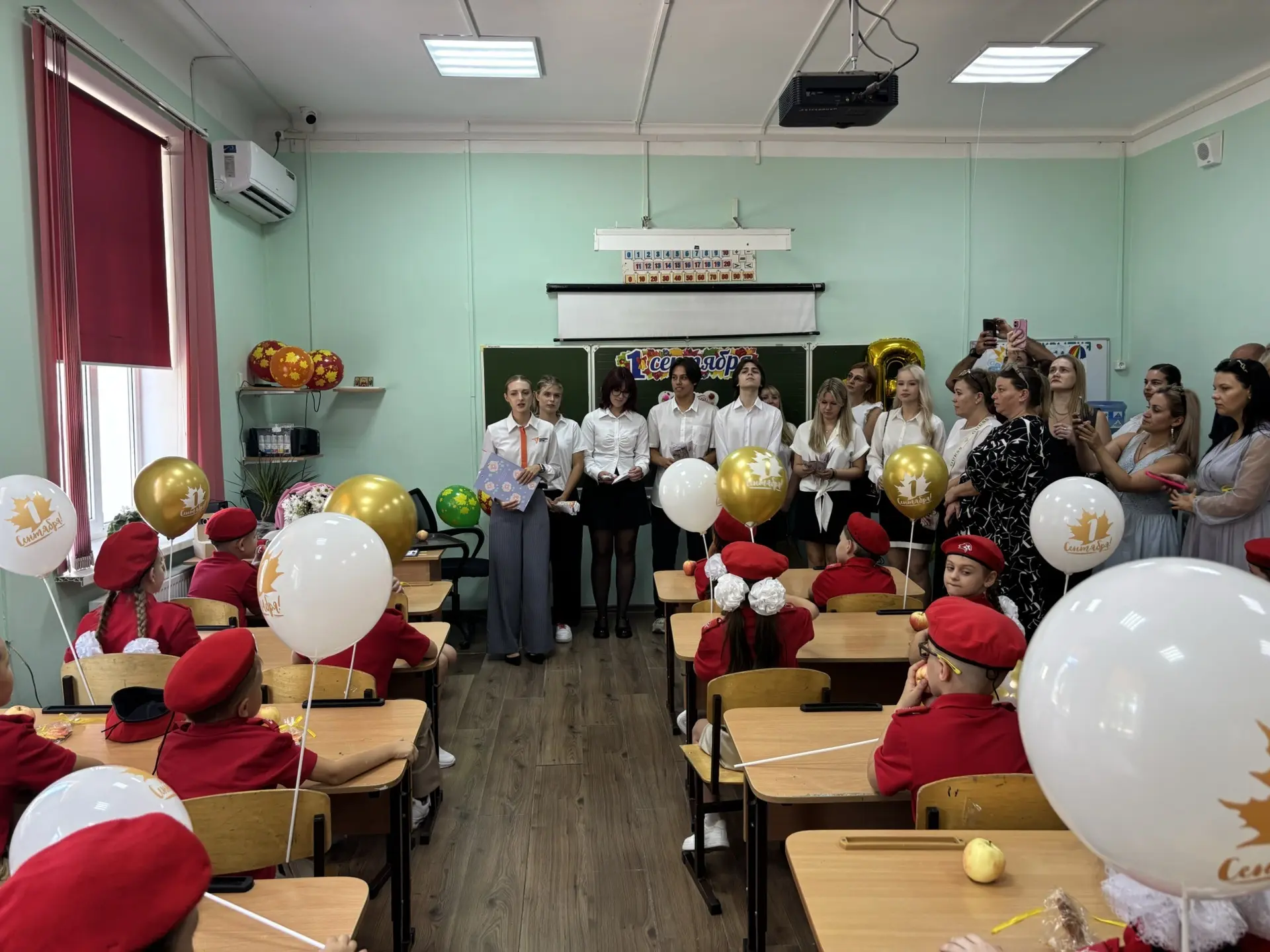 ✨🔔💐1 сентября в нашей школе царила особенная атмосфера: звонкие голоса первокласснико...