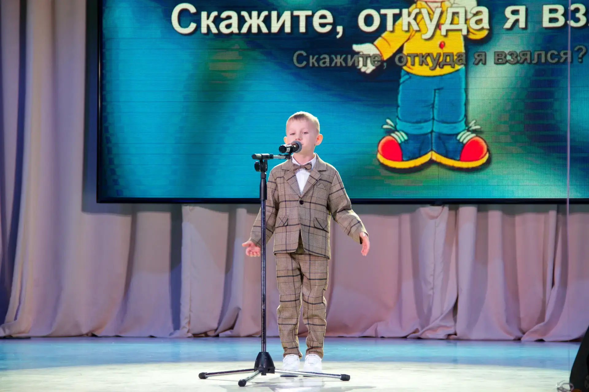 В номинации «Танцевальный калейдоскоп»: 1 место - воспитанники МБДОО «Еланский ДС №5 «Теремок» Гусев