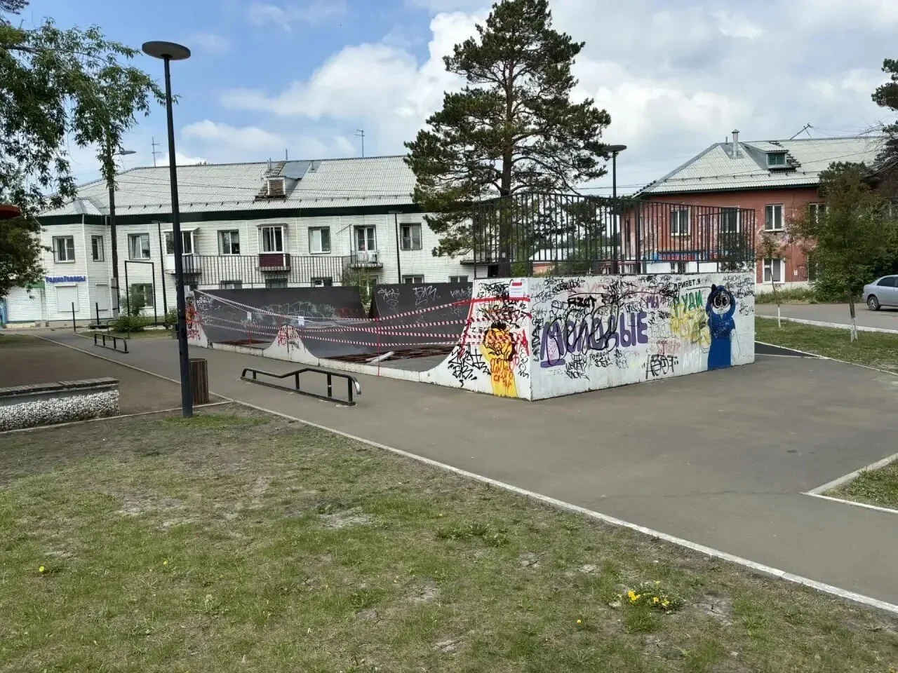 Спортивные рампы для экстремальных видов спорта у молодёжного центра временно закрыты.

Предложить п
