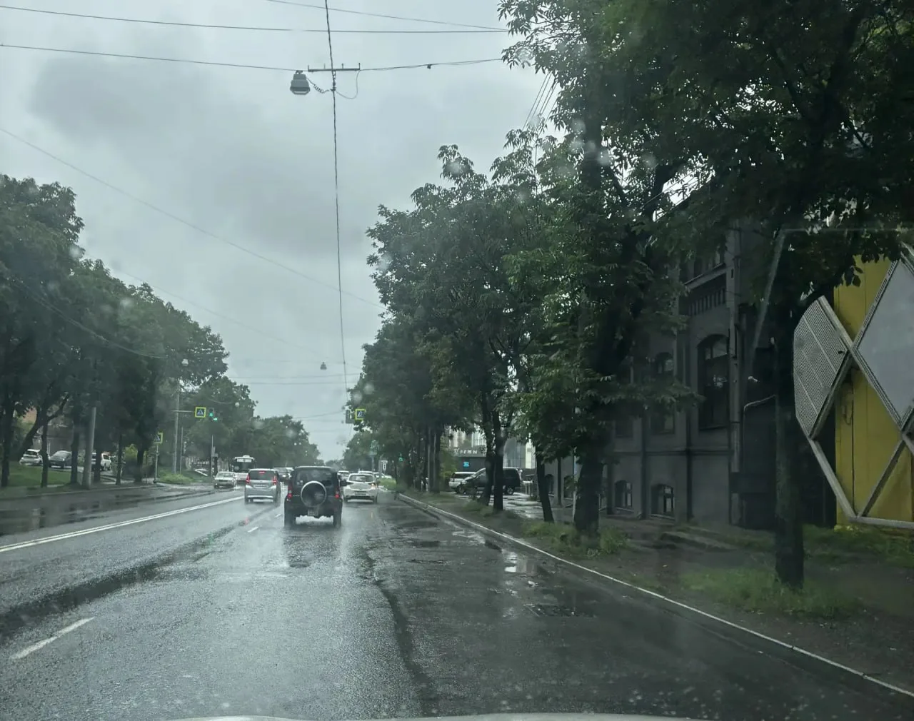 🚗 Парковку у «Реми-Сити» на Народном проспекте во Владивостоке сделают платной: шлагбаумы и термина