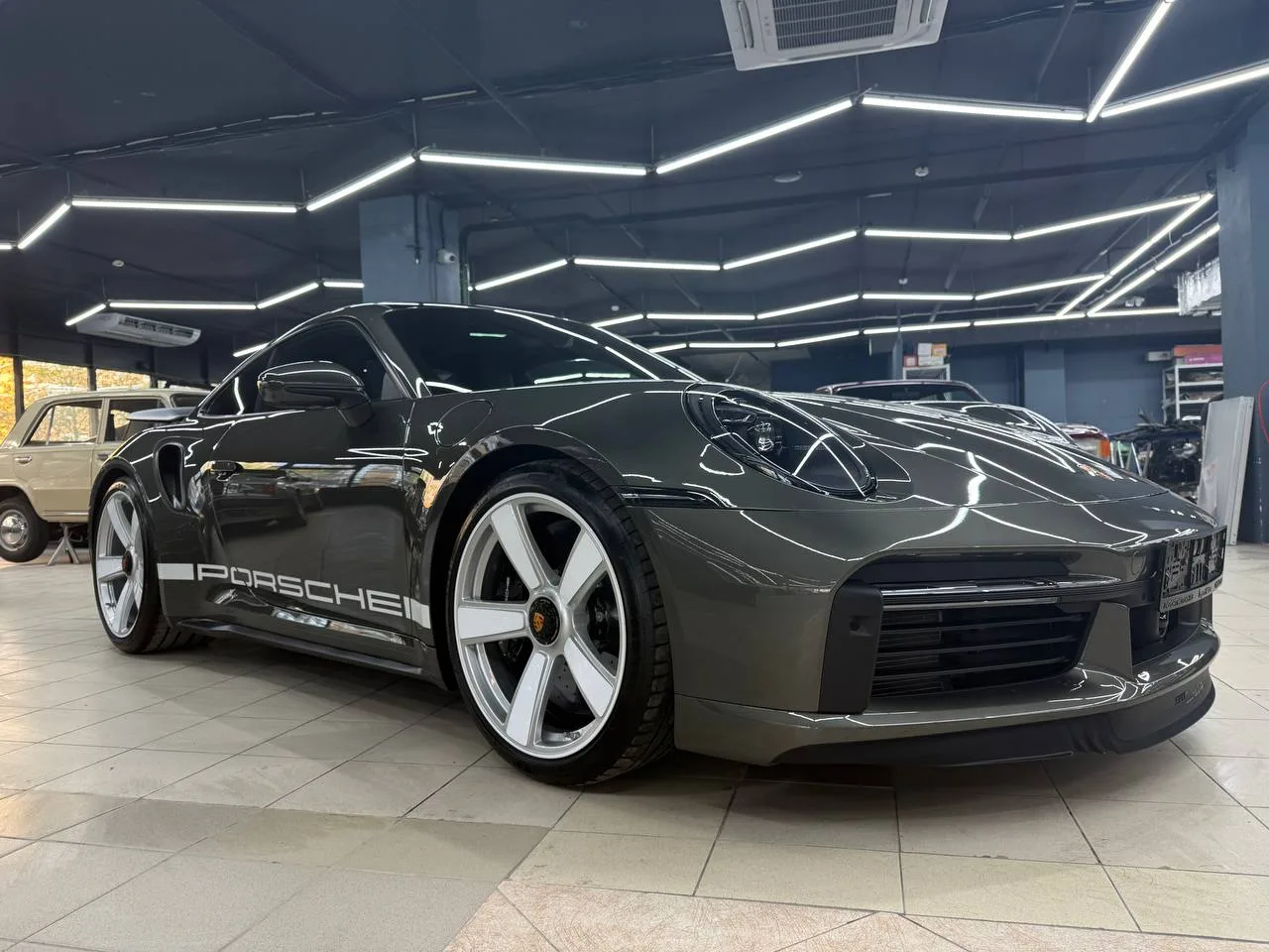 🔥Porsche 911 Turbo 50 🔥

Спец серия в честь собственного юбилея Купе 911 Turbo 50 Years тираж 1974