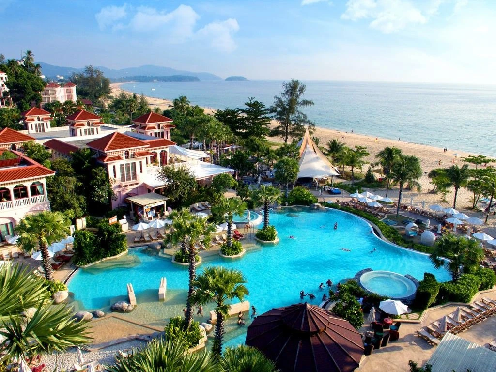 📌CENTARA GRAND BEACH RESORT PHUKET
(Таиланд, Пхукет)

До аэропорта - 45 км

🎬Видео-обзор отеля

От