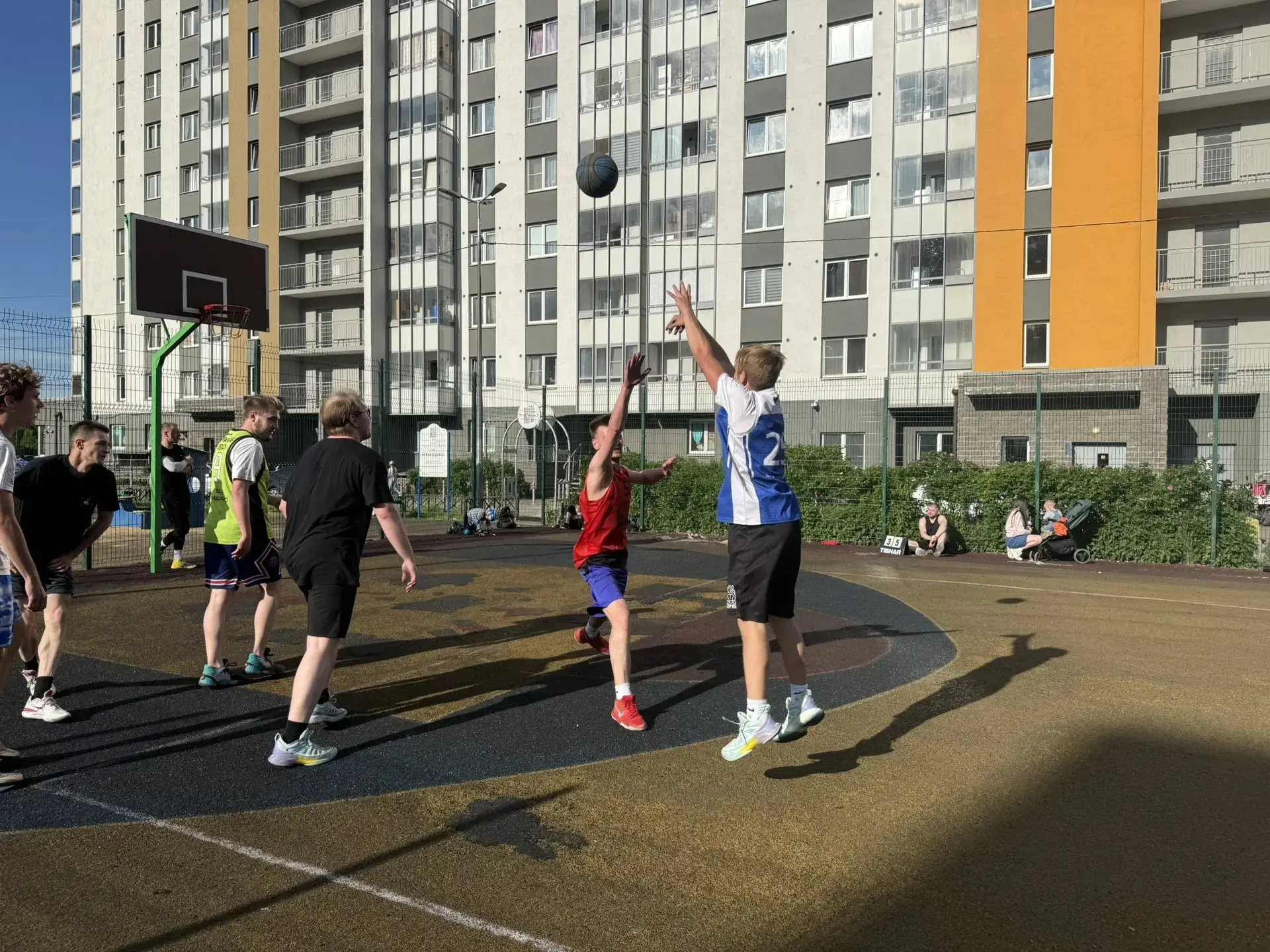 Доброе утро! Начинаем день с высокого прыжка и точного броска! 🏀

Фокус на цели, красивый бросок — 