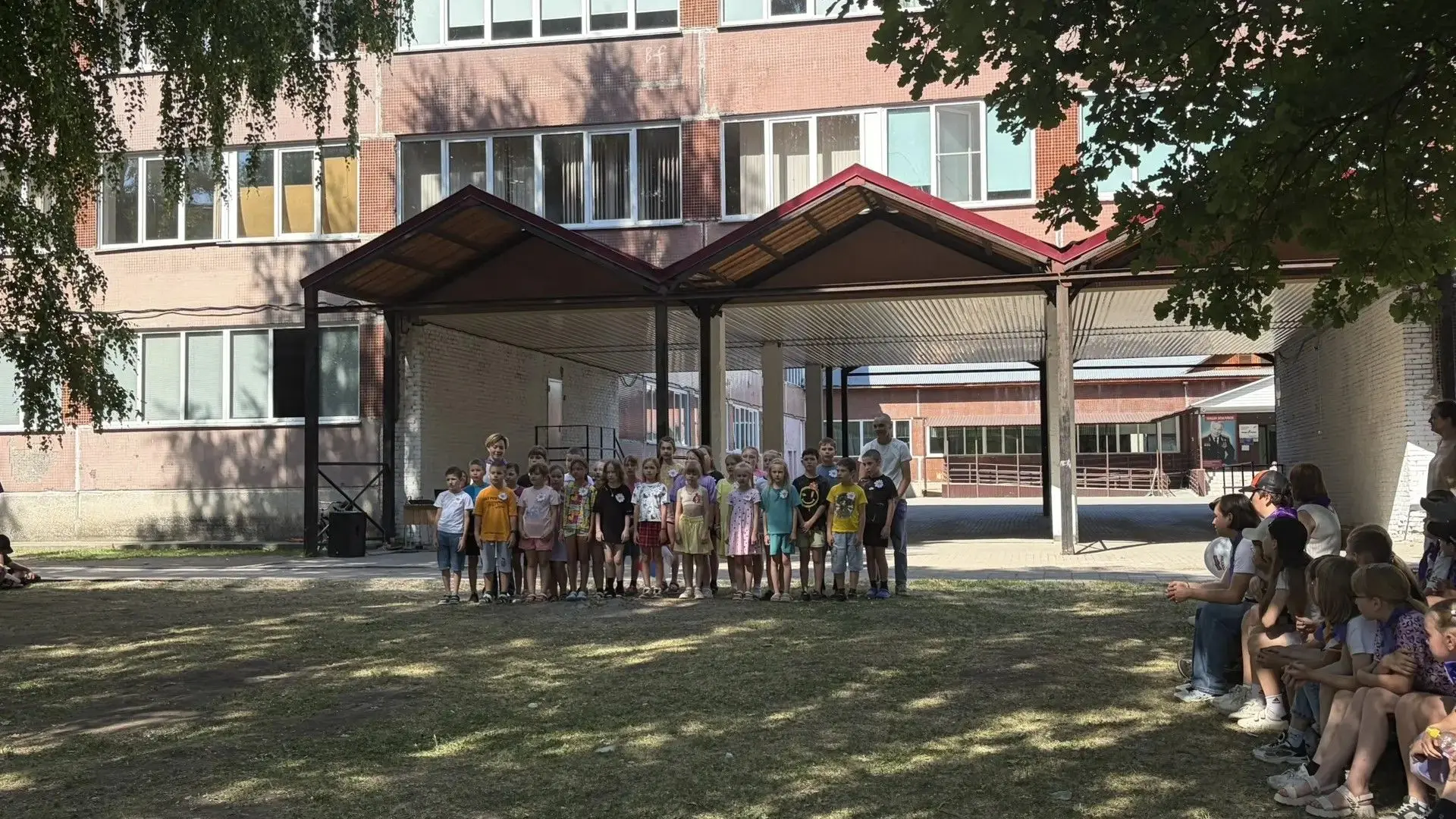 11 июня в пришкольном лагере «Улыбка» выдался по‑настоящему тёплый и активный день! ☀️ Ребят встрети