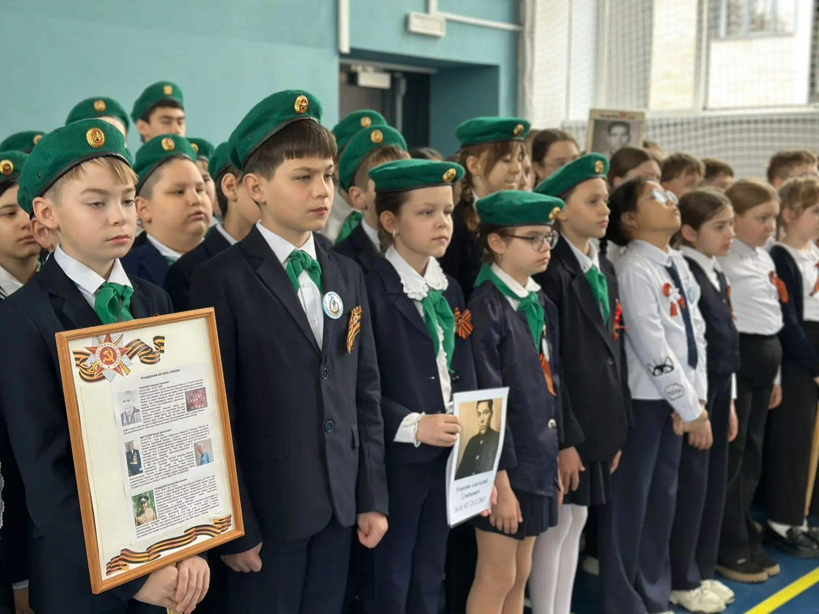БОЛЬШЕВЯЗЕМСКАЯ ШКОЛА  🇷🇺 Утро 4 мая 2026 года в нашей школе традиционно началось с торжественной ли