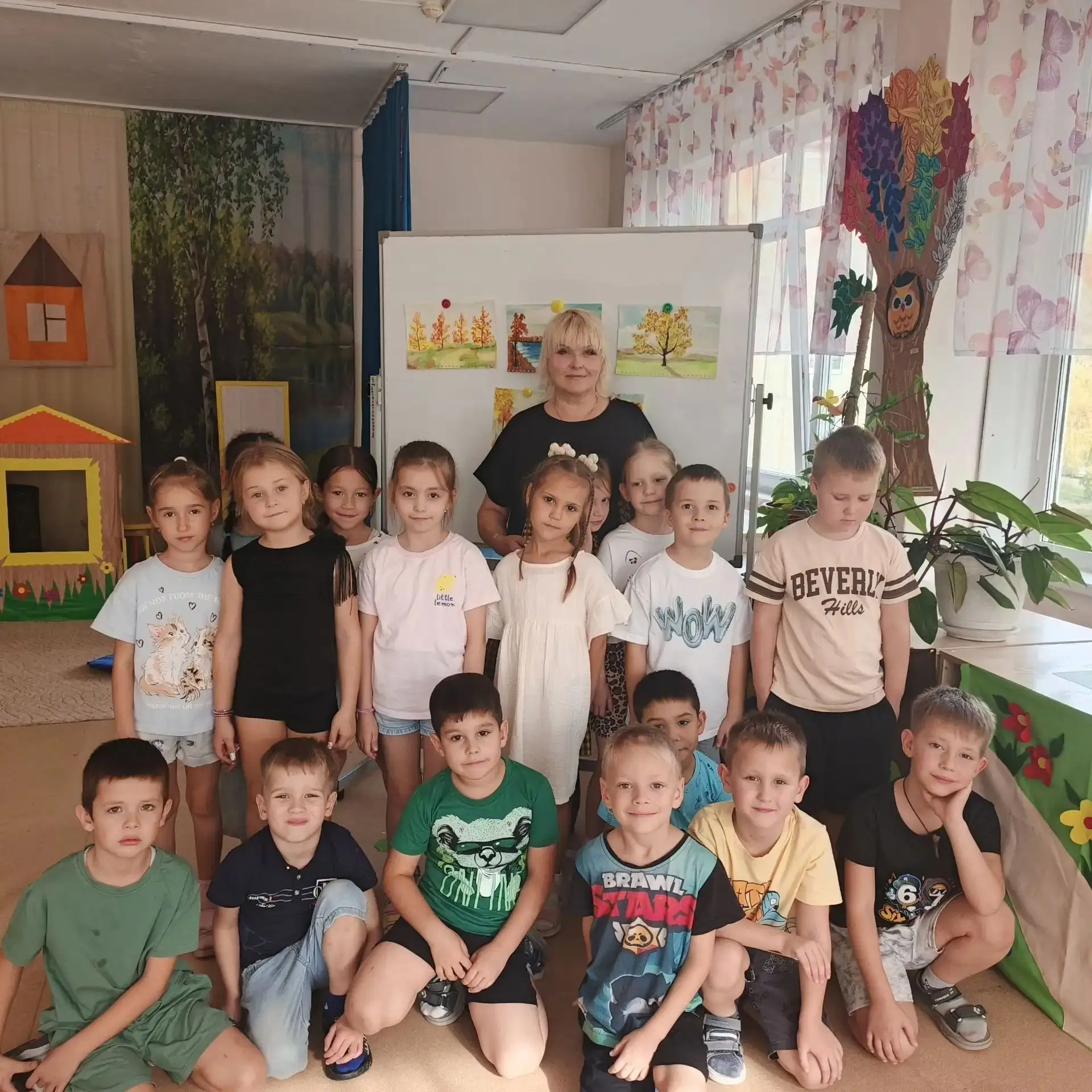 Сегодня в детском саду «Светлячок» прошёл мастер‑класс по живописи «Краски осени»! 🎨