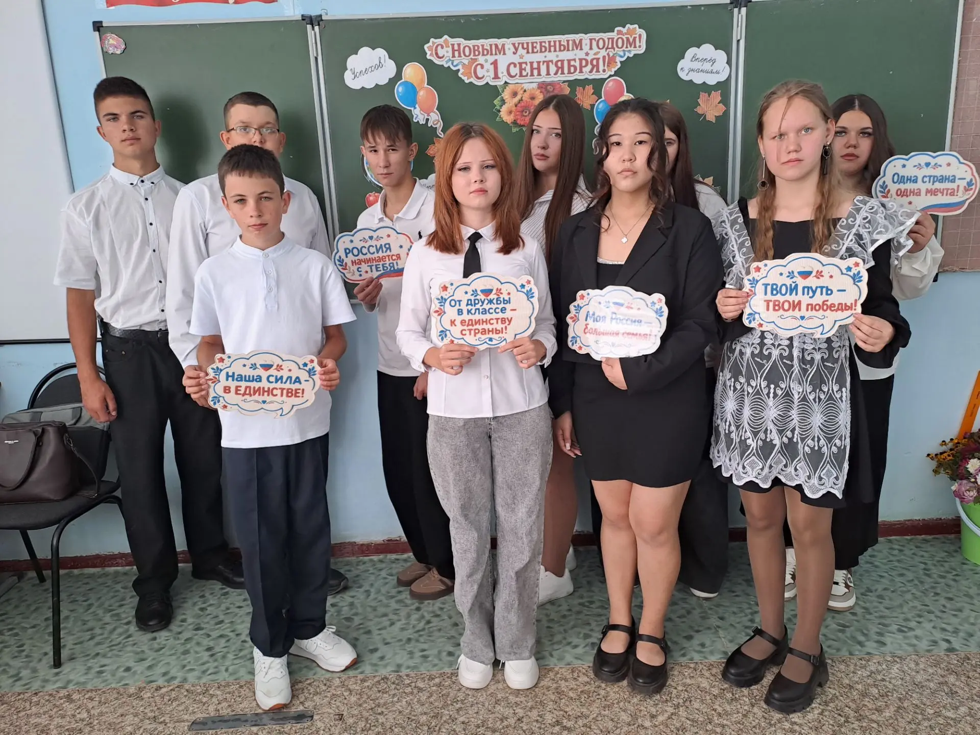 ☝В рамках Года единства народов  России 🇷🇺для учащихся МКОУ"ЗАХАРОВСКАЯ СШ"  прошел о...