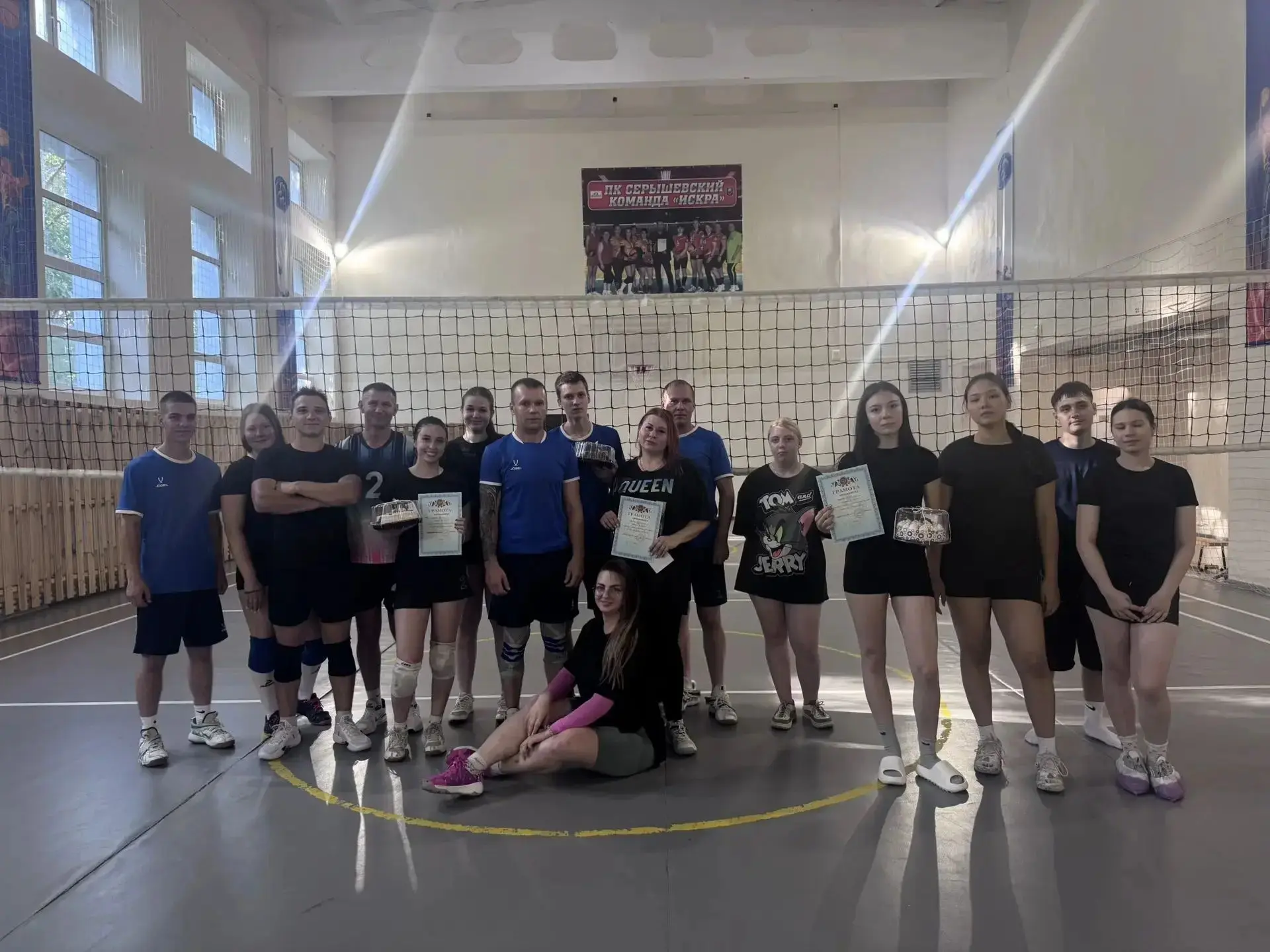 18 июля в спортивном зале ФСК с Поляна прошел турнир по волейболу среди смешанных команд. Это меропр