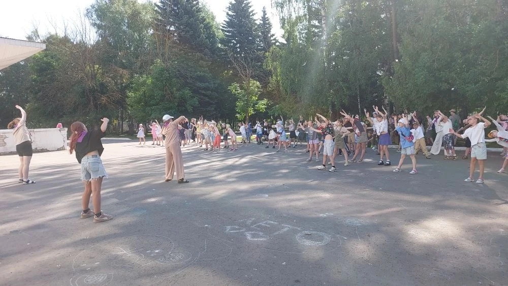 💬 6-й день в лагере: снова танцы, снова театр, снова Пушкин!📅 

Начинаем утро правильно — с танцев