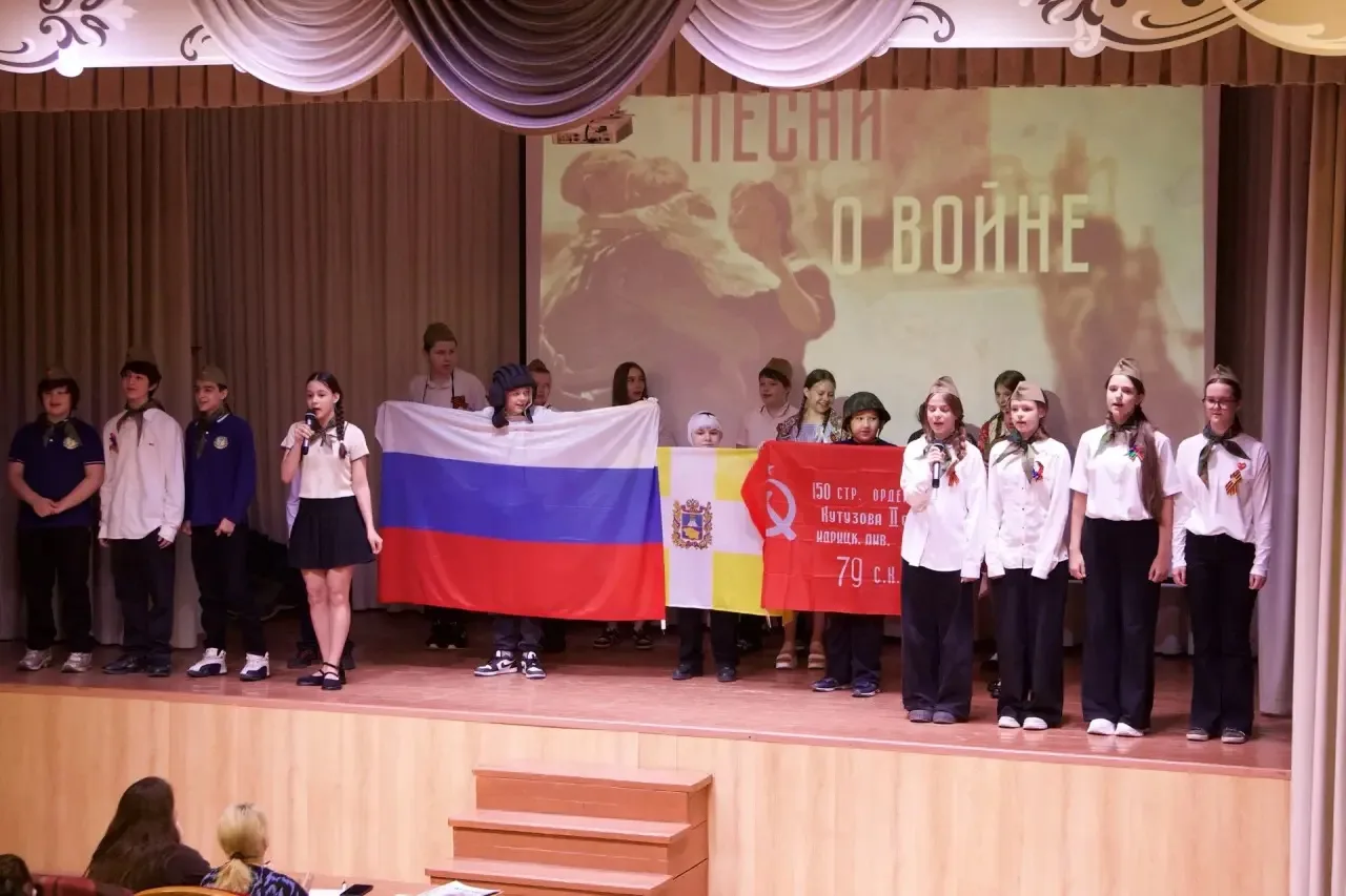 ПЕСНИ ПОБЕДЫ  Песня во время войны стала духовным оружием фронта и тыла. У каждой – своя история, св