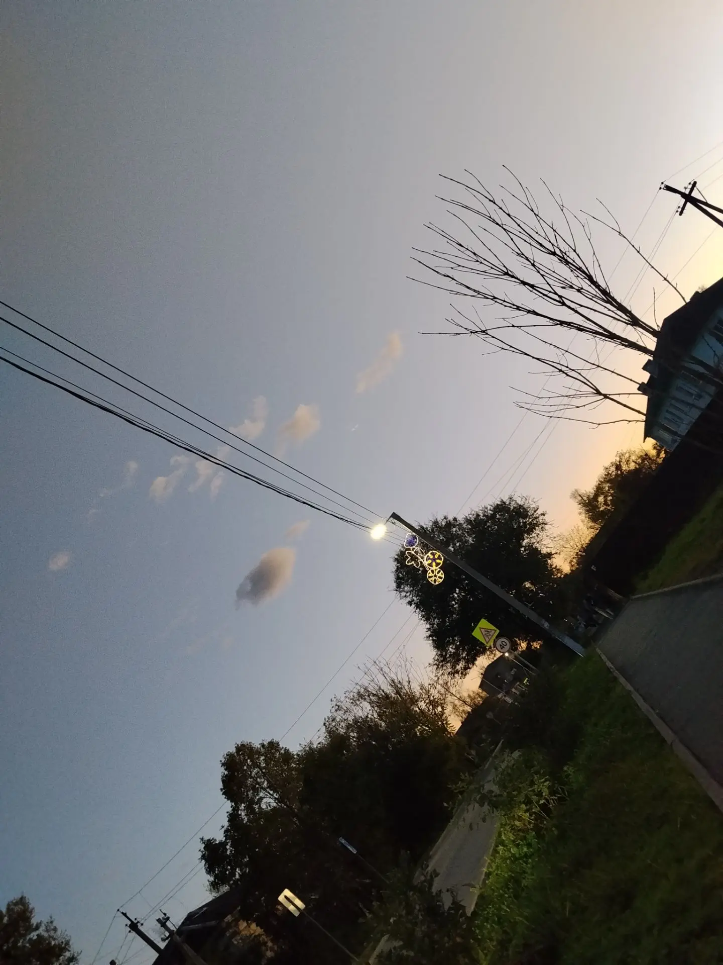 Время 19:15 я только приехала домой с пар🥹