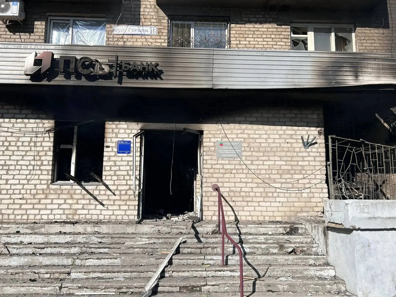 ⚡️ ВСУ атаковали Каменку-Днепровскую

Повреждены здание ЗАГСа, отделение банка, центр занятости и оф