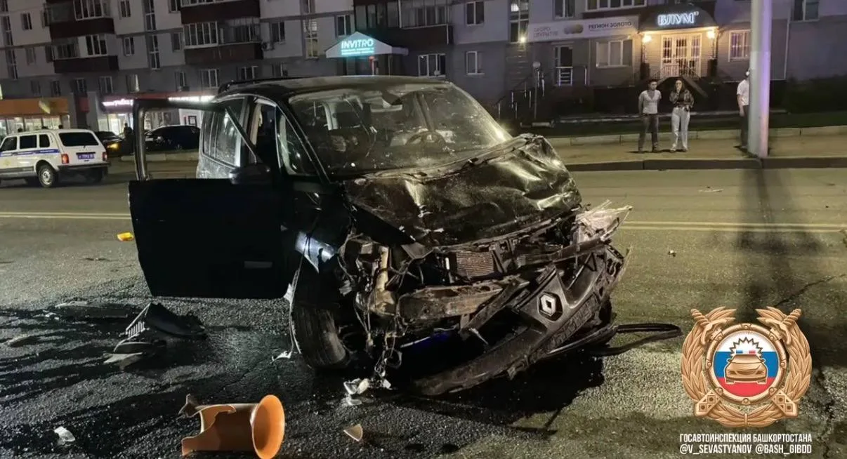 Смертельная авария произошла этой ночью в Стерлитамаке.

18-летний водитель ВАЗ-2109 выезжал с приле