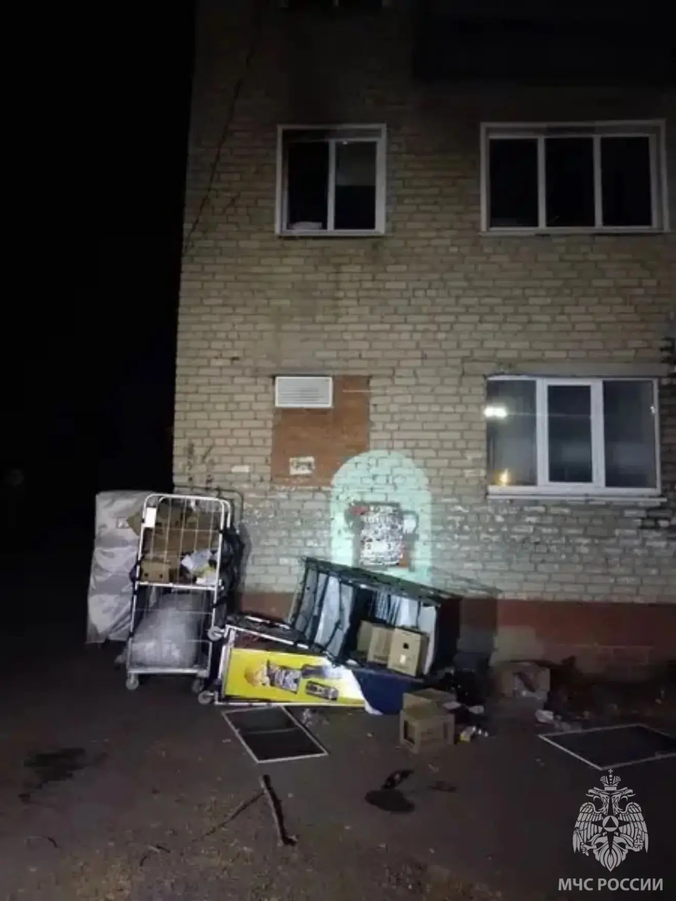 🔥Мама с двумя детьми пострадали во время ночного пожара в посёлке Комсомольский