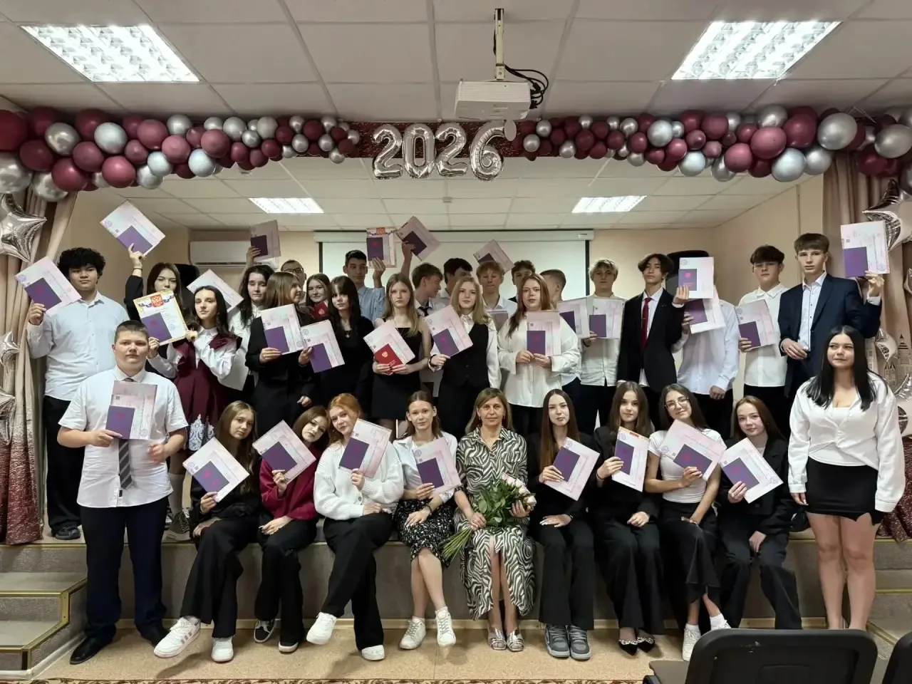 🎉 Поздравляем выпускников 9‑х классов с получением аттестатов! 🎉

Аттестат за 9 класс — это не про