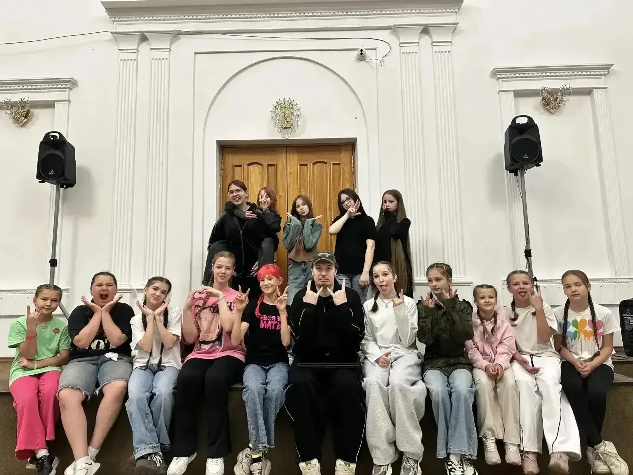 Поздравляем нашу школьную команду КВН «Операция Дети»! 🎉

Ребята блестяще выступили на игре «Кубок 