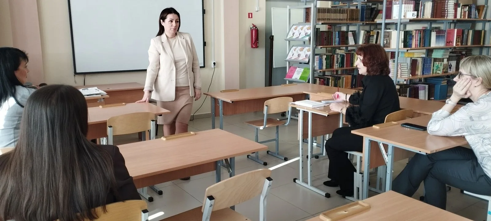 Методическая неделя. День третий. Интеграция предметов и цифровые технологии  В гимназии продолжаютс