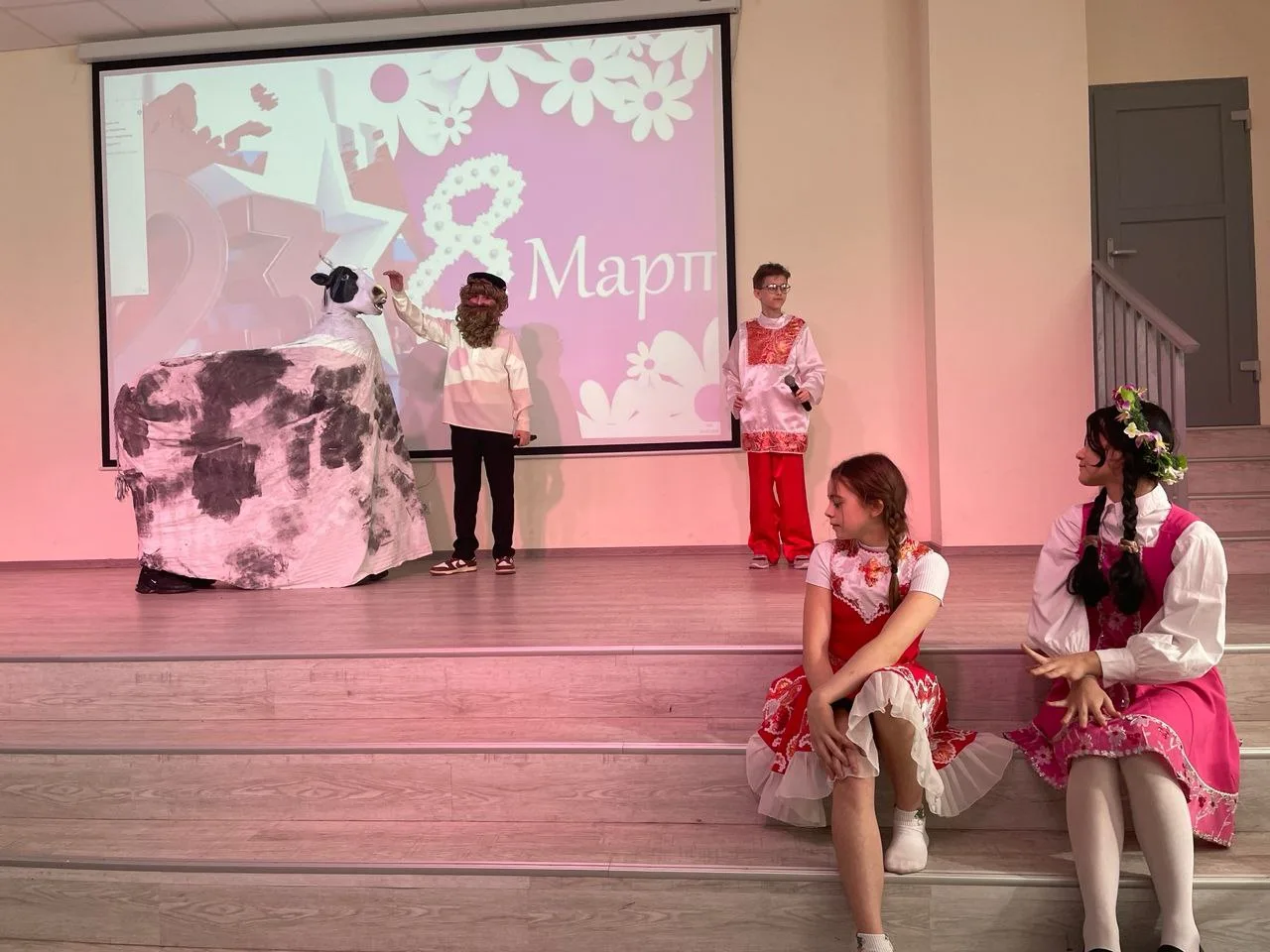 🌸 С Международным женским днём!  Вся прошедшая неделя в нашей школе была посвящена самому весеннему 