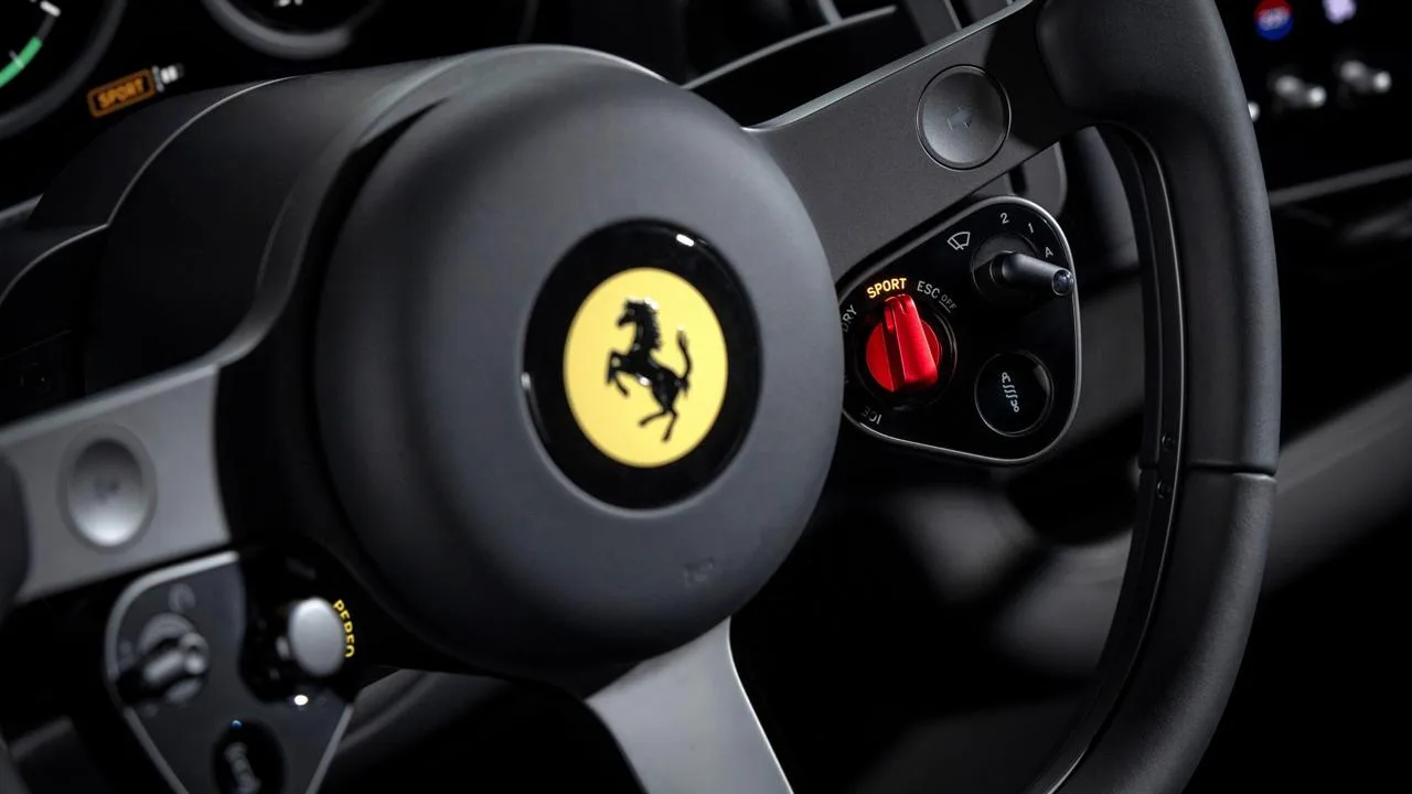 "Рисоварка" за 50 млн рублей  🚙 Ferrari выпустила первый в истории бренда электромобиль. В модель во