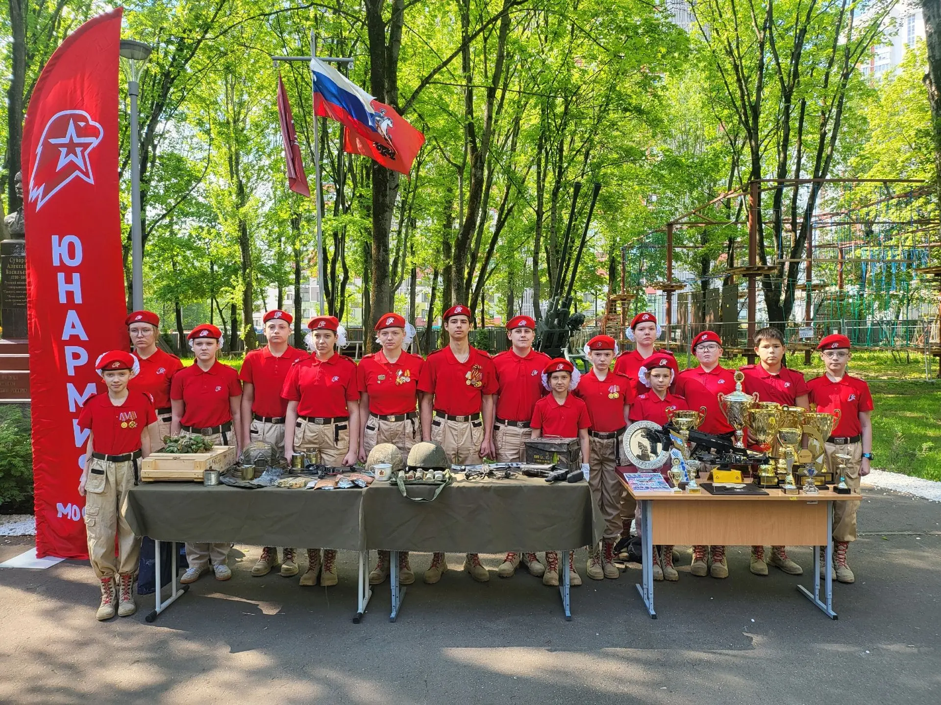 🎉Юбилей Юнармии: в Москве отпраздновали десятилетие движения

Наши юнармейцы побывали на юбилее Юна