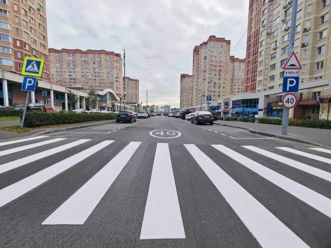 У нас обновляют дорожную разметку
