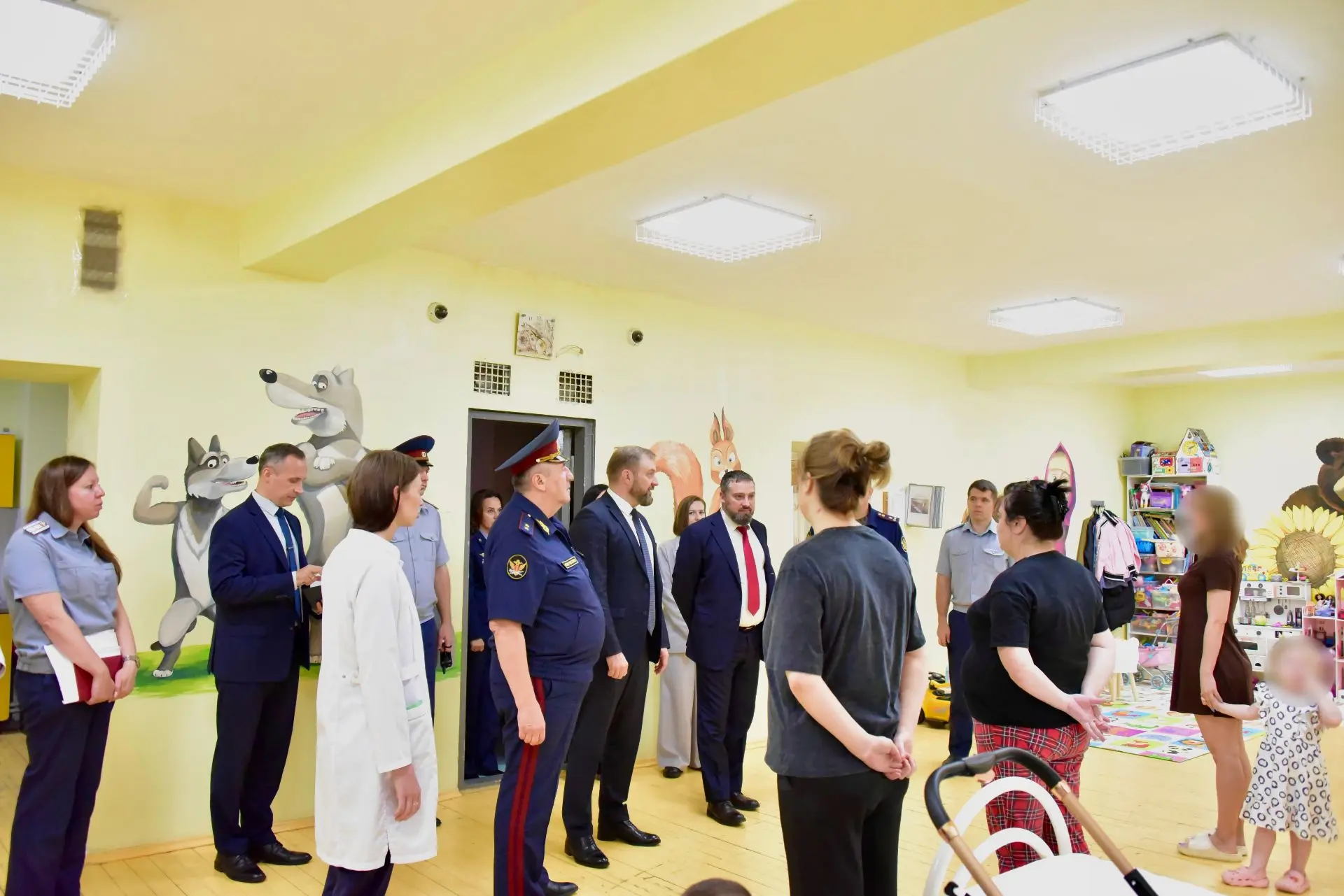 Уполномоченный по правам человека в городе Москве Андрей Мецлер и председатель столично...