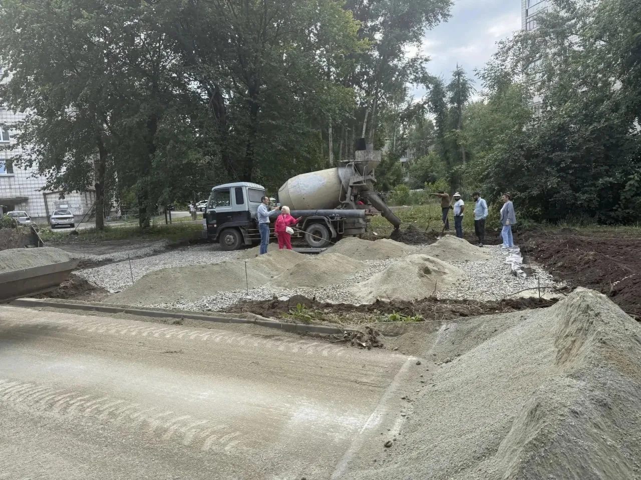 Новый небольшой «Парк Надежды» строят в Кировском районе по улице Зорге, 269 - его сдад...
