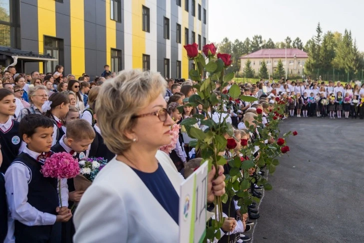 💐 Губернатор Андрей Травников поздравил педагогов Новосибирской области с Днём учителя