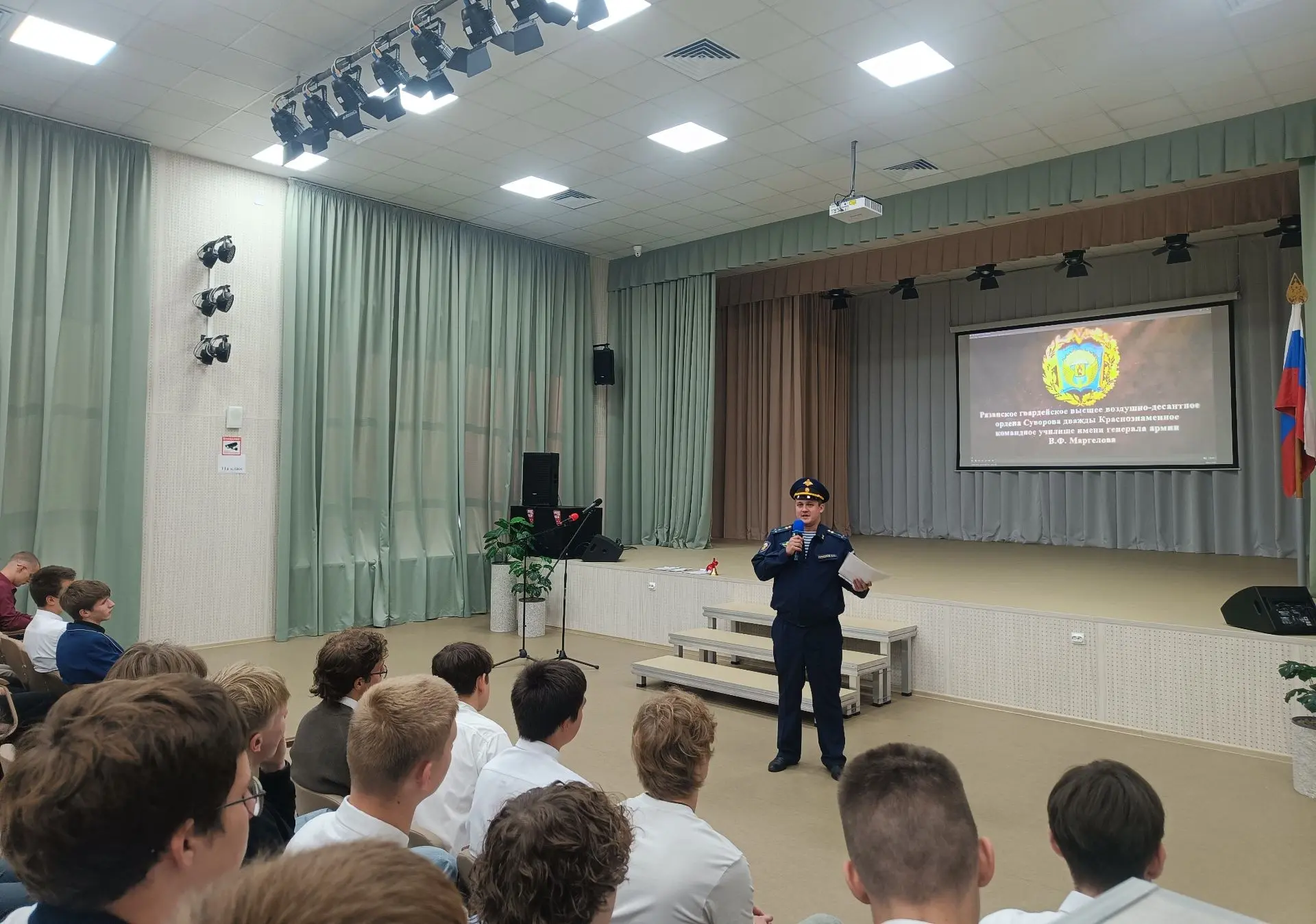 🚩 1 сентября в рамках профориентационной работы состоялась встреча обучающихся 11 клас...