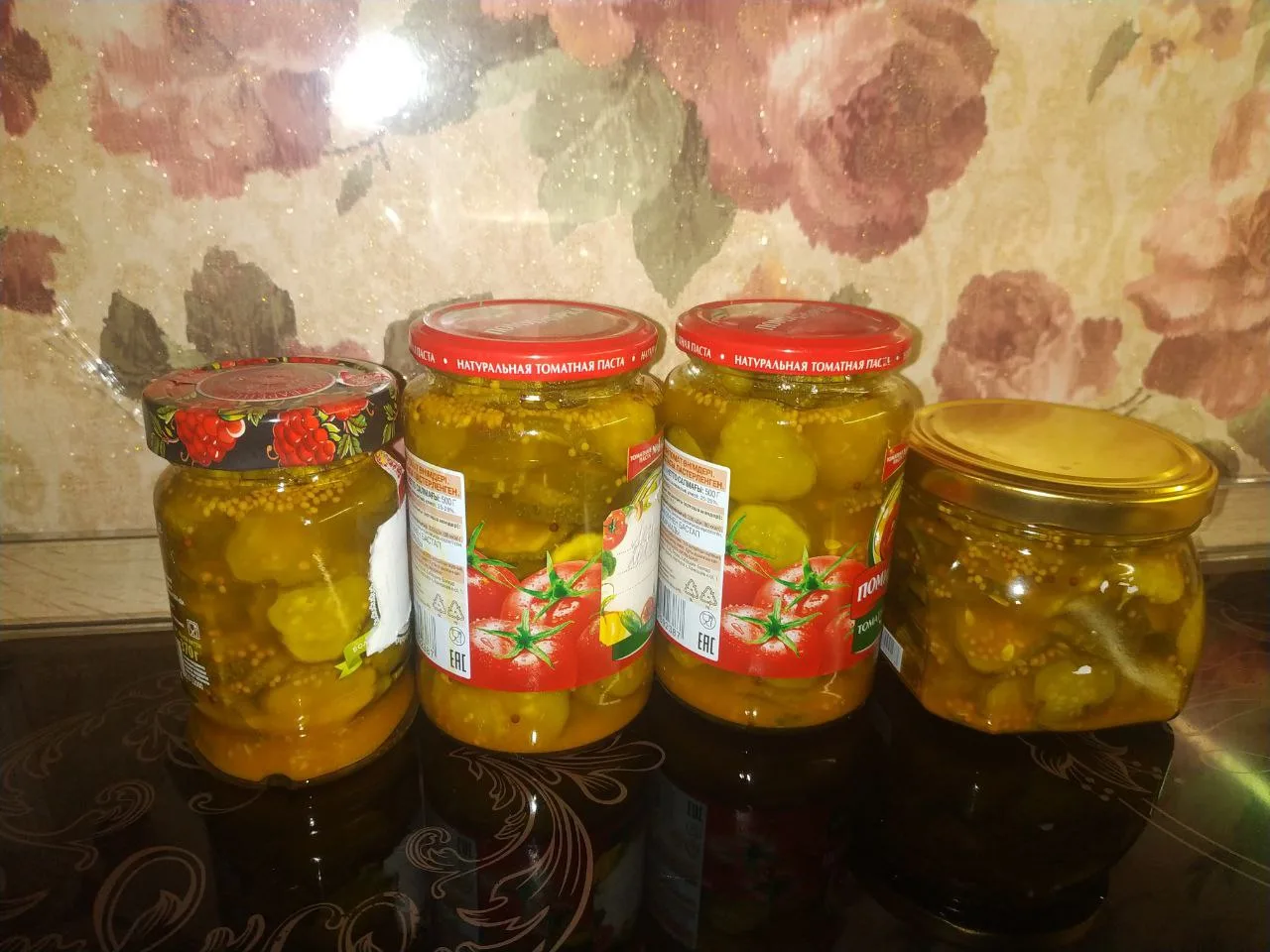 Маринованные огурцы.