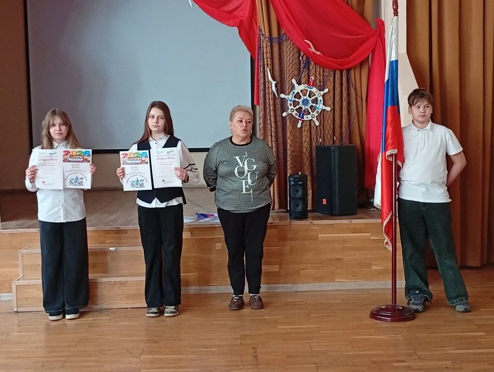 🇷🇺 Утро в школе начинается с Церемонии поднятия флага Российской Федерации  Сегодня на Церемонии под
