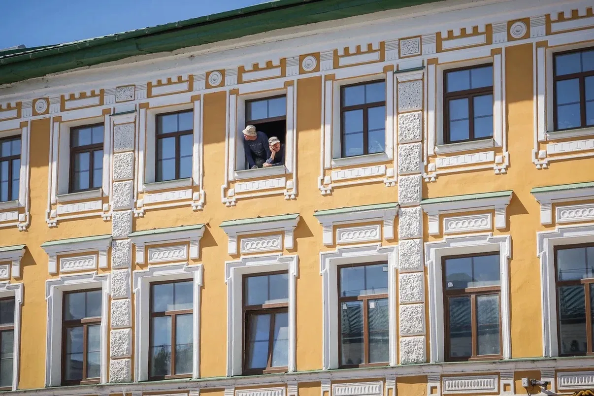Продолжаем приводить в порядок фасады, арки, водосточные трубы в исторической части города, меняем с