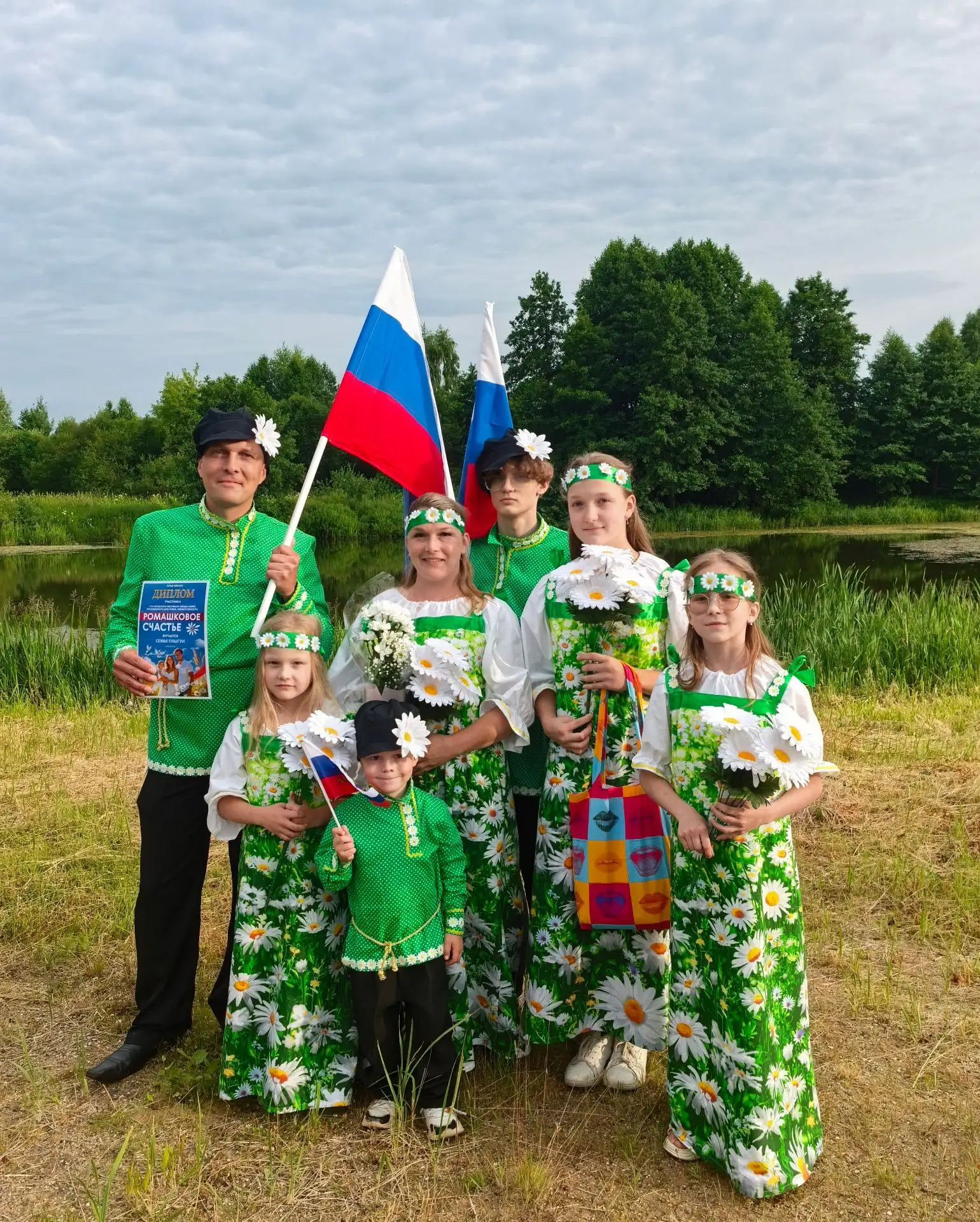 🌼 В зоне реновации м.Красные Сосенки с играми и забавами прошло народное гуляние "Ромашковое Счасть