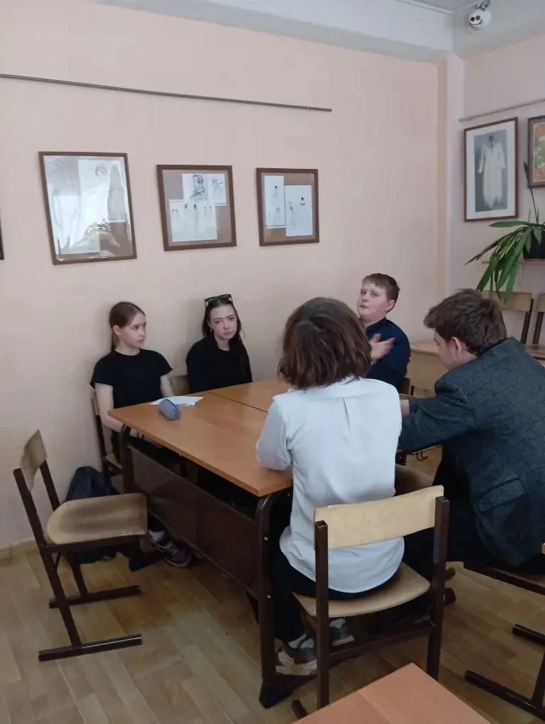 📢 «Билет в будущее»: сегодня говорим о комфортной среде  Каждый четверг в нашей школе проходят профо
