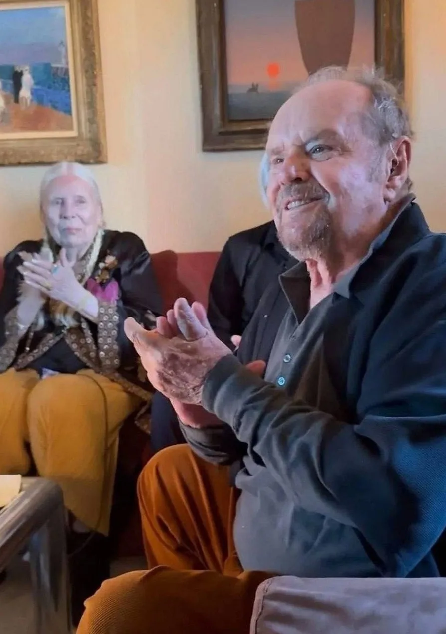 Редкий гость в соцсетях: Джек Николсон на фото со своего прошедшего 89-летия  Легендарный актёр отме